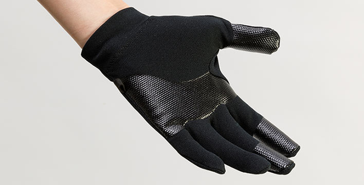 パーム部分と指先に滑り止めとなるハイグリップ素材を採用
