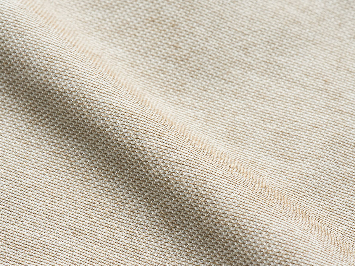 風景に馴染む優しいコットンの質感