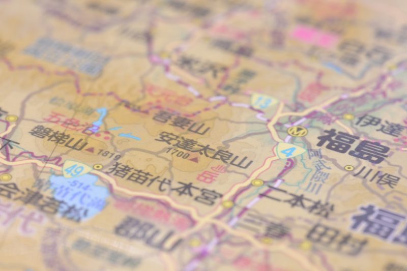日本地図から行きたい山を探す様子